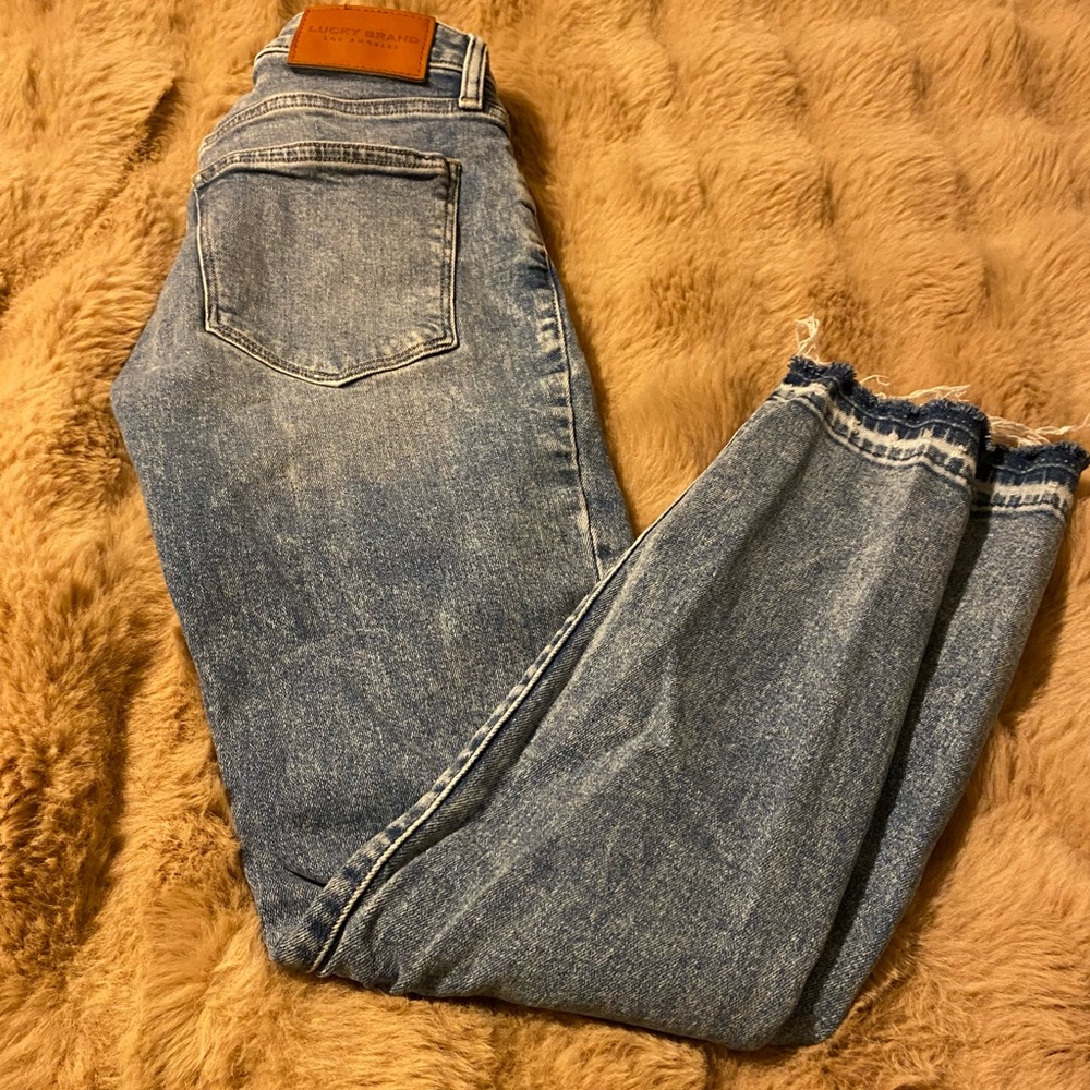 Lucky Brand skinny distressed woman’s jeans